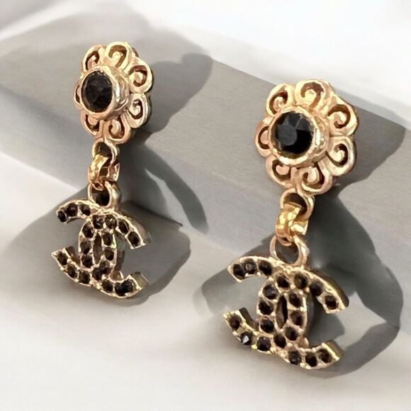 Chanel Pierced Filigree Flower CC Earrings - Picture 6 of 7